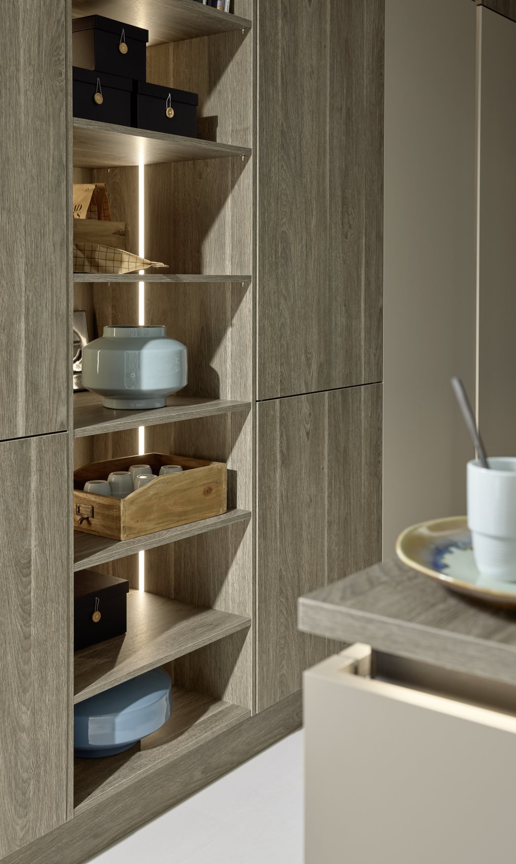 Plus - Lava softmatt / Manhattan - Eiche Graphitsilber